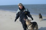 Jago beim Fuß gehen am Amrumer Strand